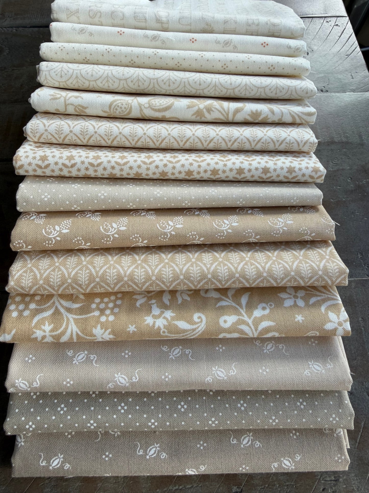 Fig Tree Low Volume Fat Quarter Bundle Precut