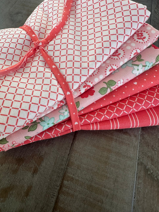 Pretty in Pink Lighthearted Fat Quarter Bundle