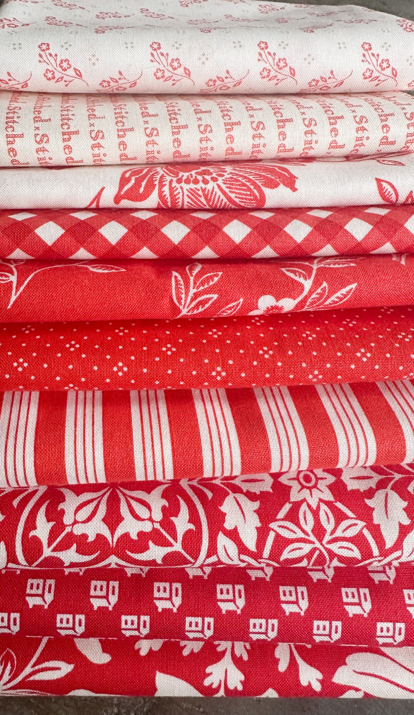 Fig Tree Red and White Fat Quarter Bundle