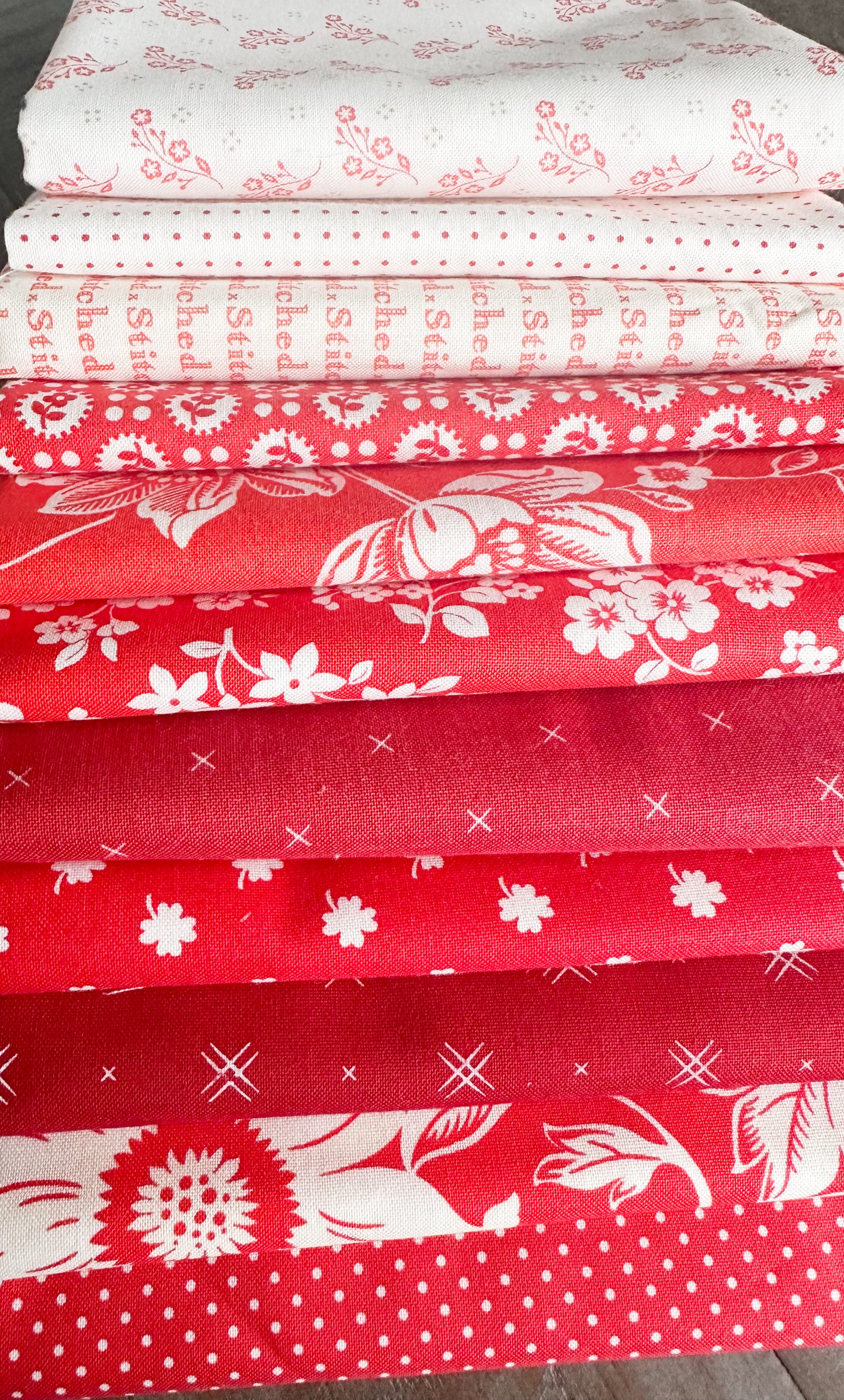 Red and White 3 Fat Quarter Bundle